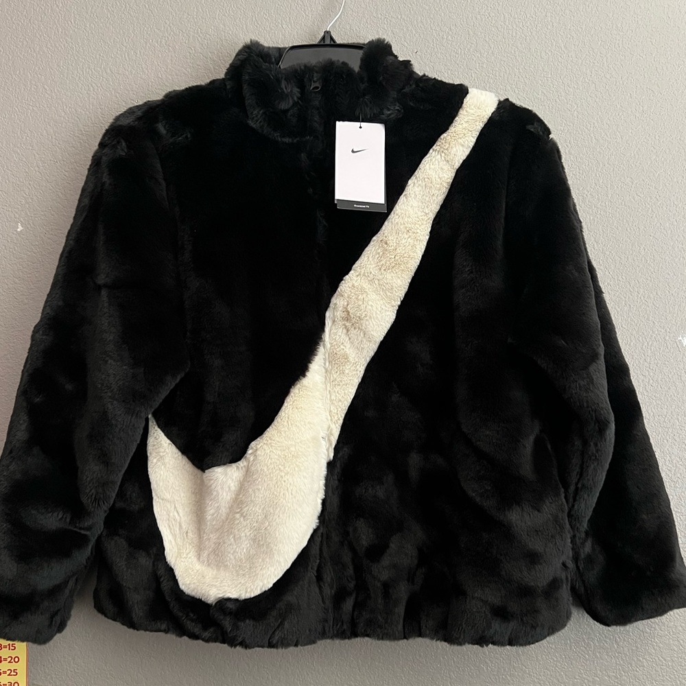 BRAND NEW Nike Sportswear Women’s Faux Fur Jacket Black Size small